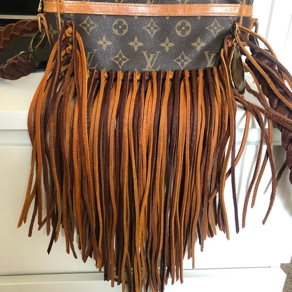 LOUIS VUITTON CROSSBODY - Picture 11 of 11